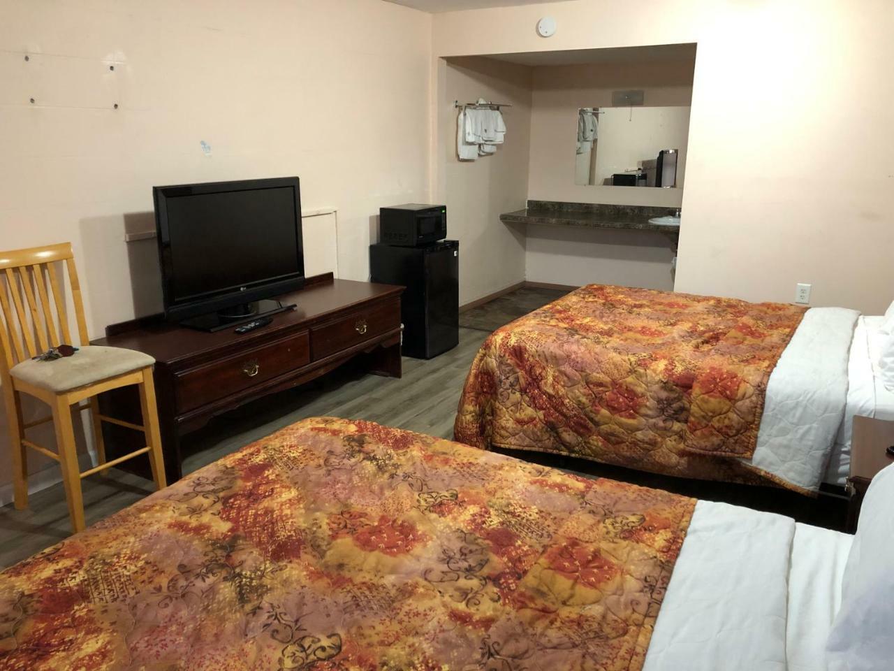 Town Motel Oshkosh Bagian luar foto