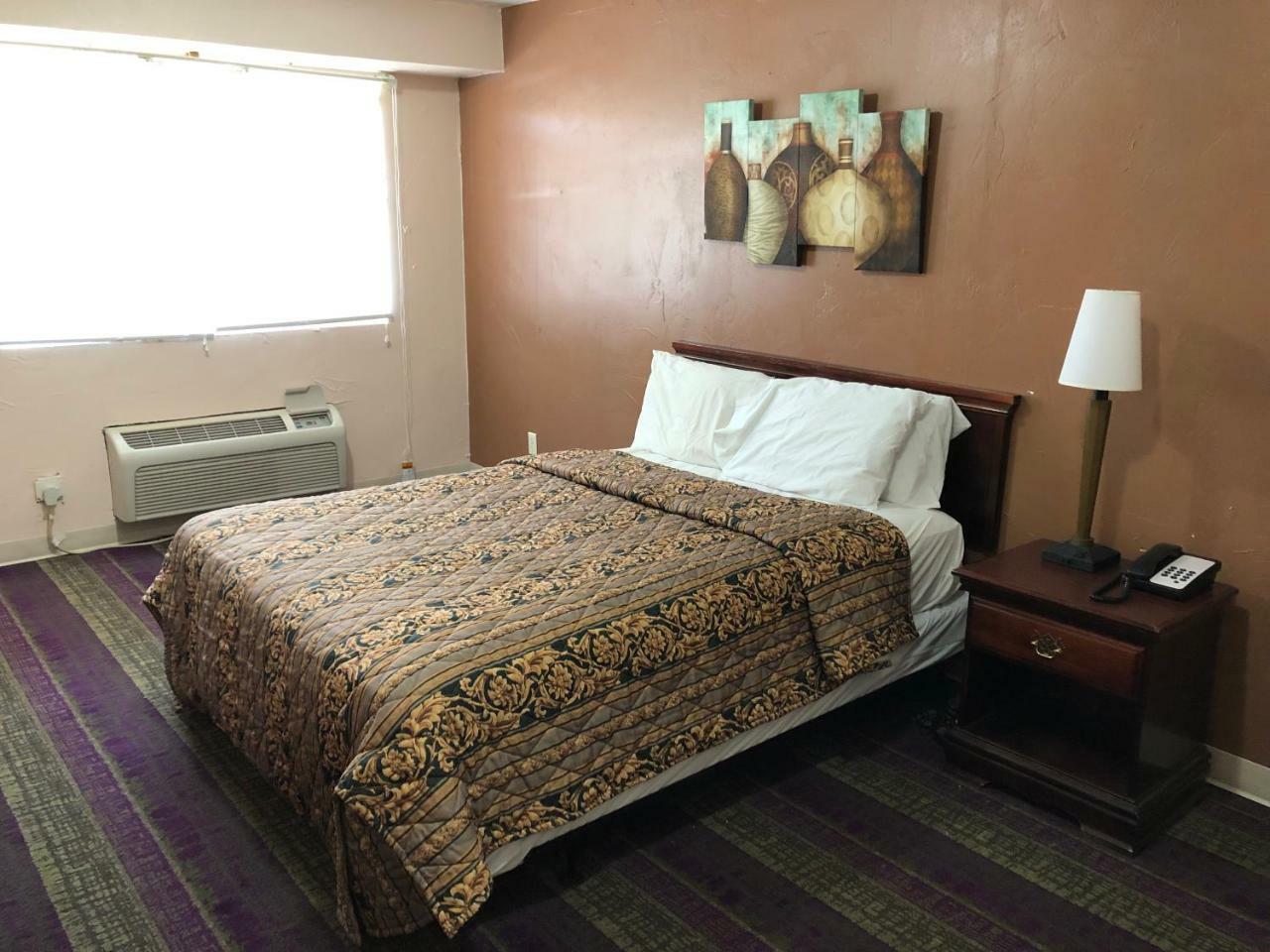 Town Motel Oshkosh Bagian luar foto