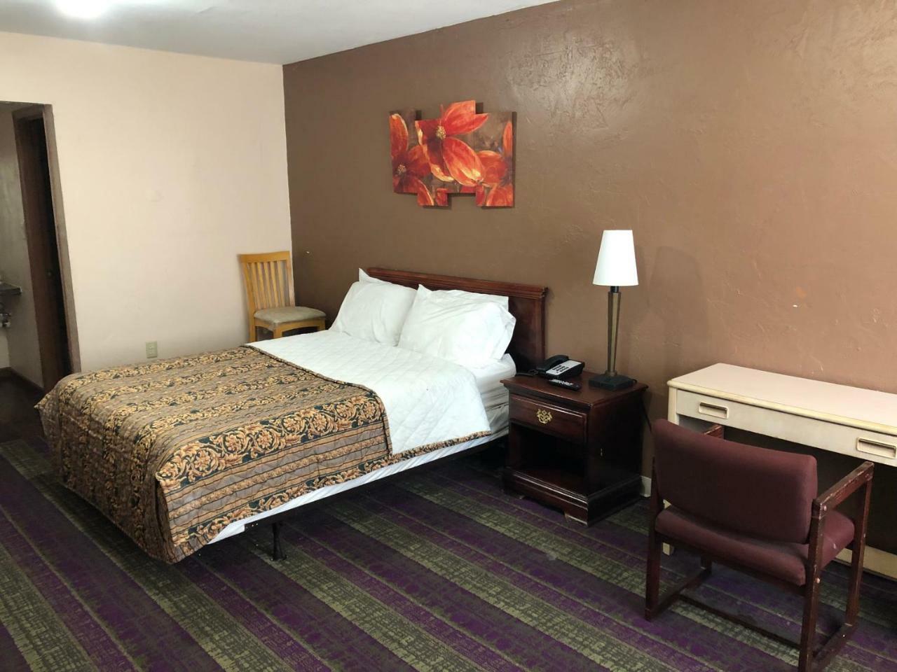 Town Motel Oshkosh Bagian luar foto